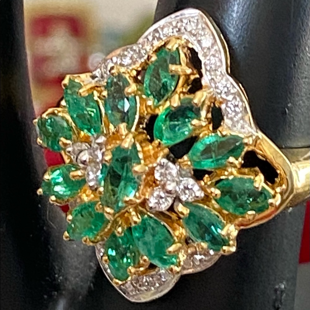 Genuine emeralds & diamonds 18k solid gold ring